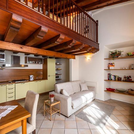 Flowers Apartments Дезенцано-дель-Гарда Экстерьер фото