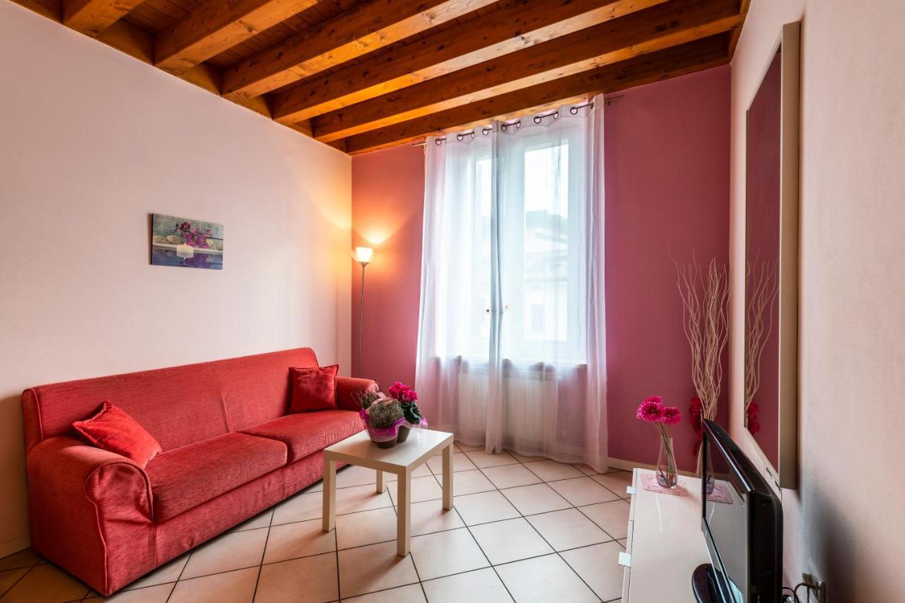 Flowers Apartments Дезенцано-дель-Гарда Экстерьер фото