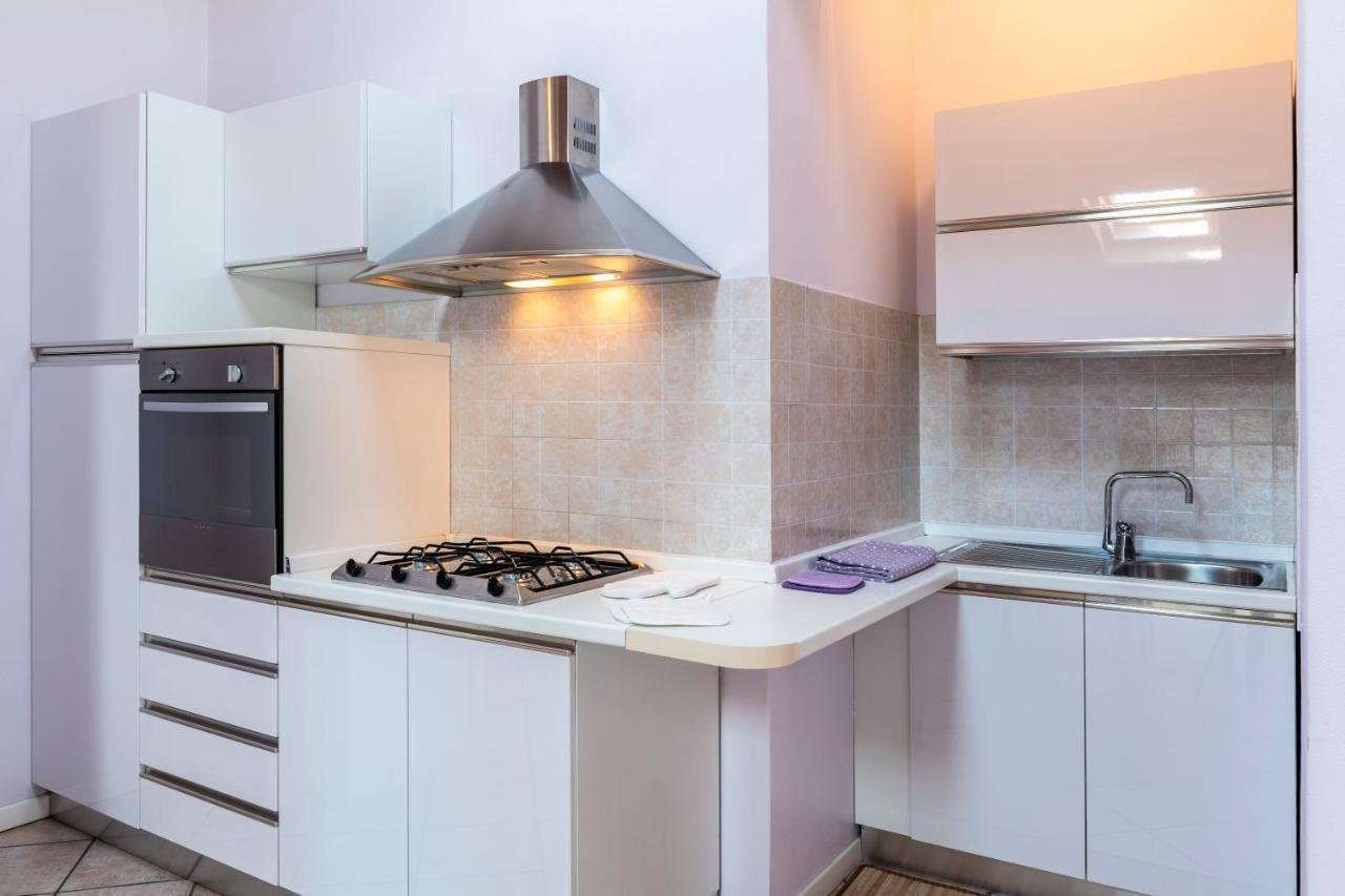 Flowers Apartments Дезенцано-дель-Гарда Экстерьер фото